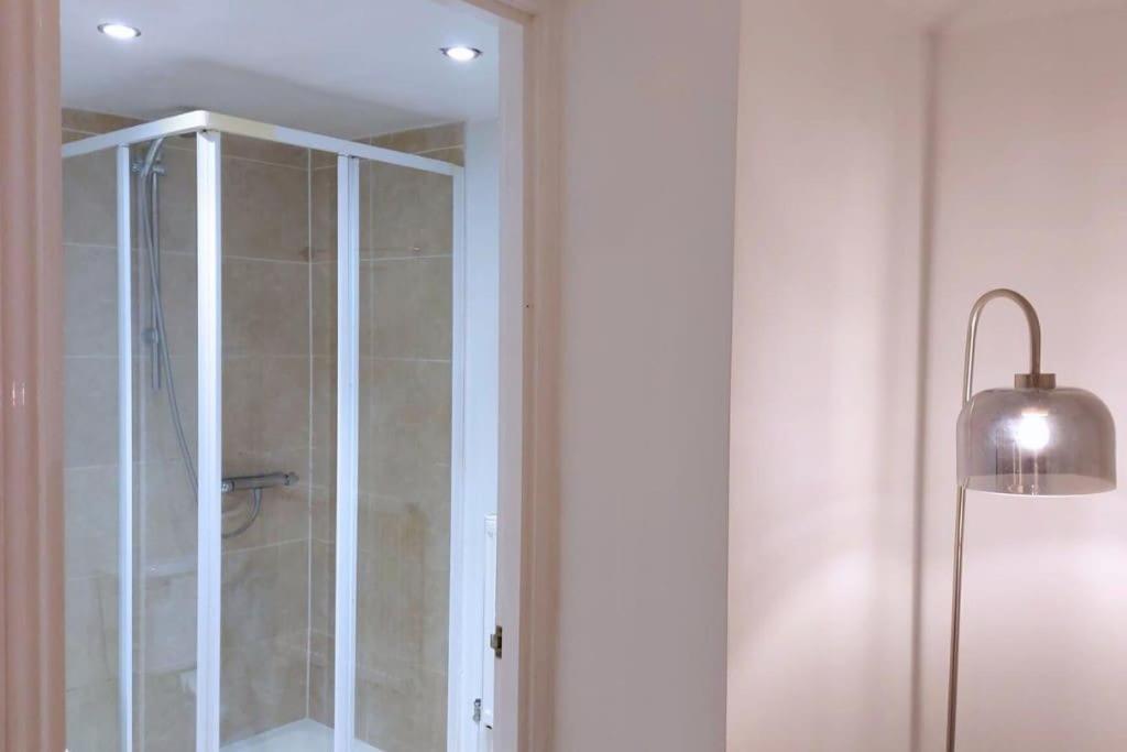 2 Bedroom City Centre Duplex Apt Престон Экстерьер фото