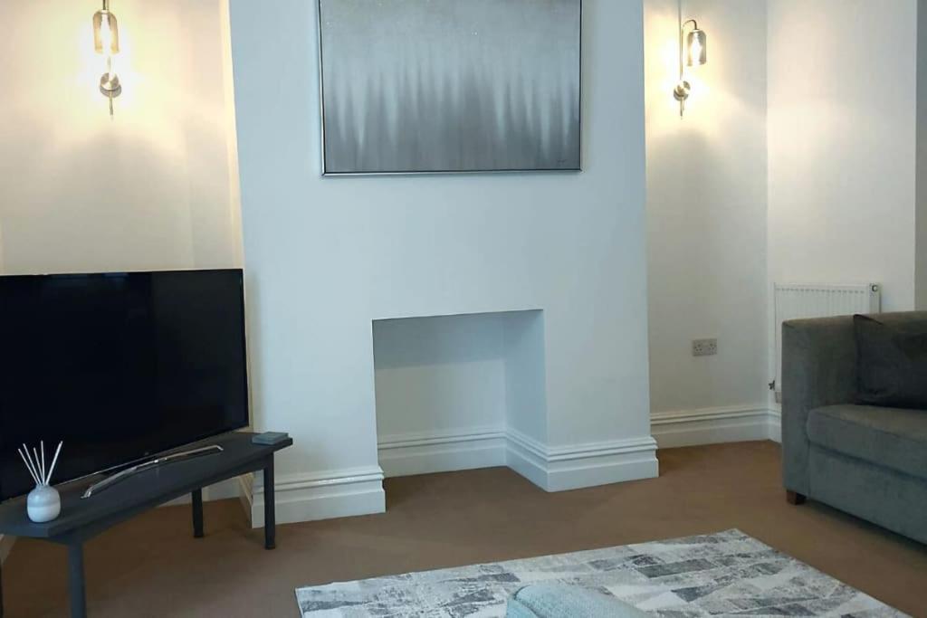 2 Bedroom City Centre Duplex Apt Престон Экстерьер фото