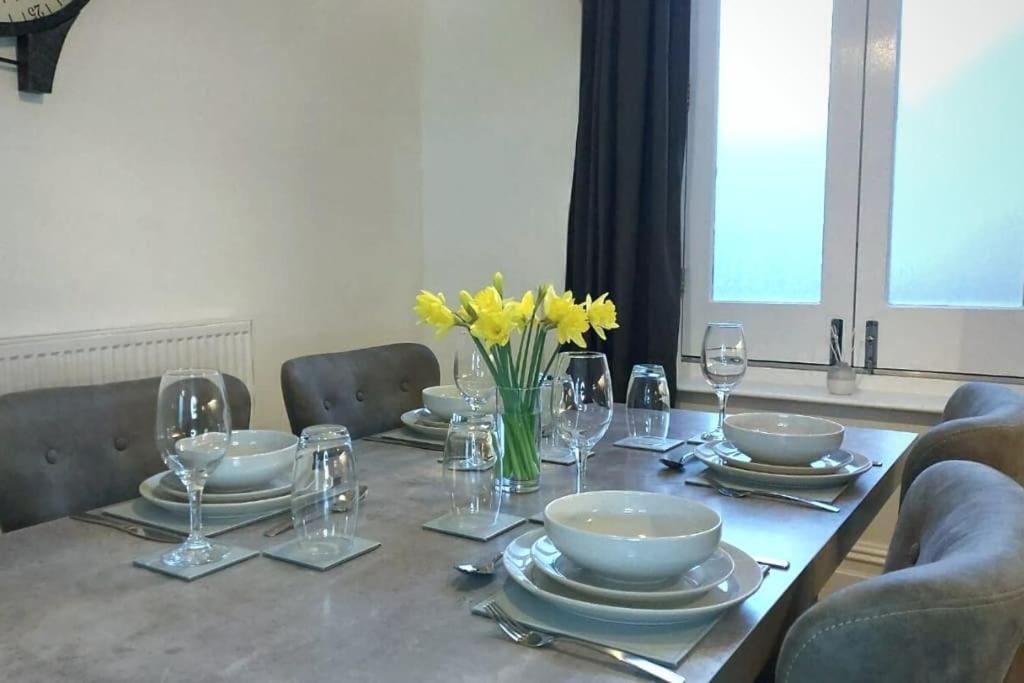 2 Bedroom City Centre Duplex Apt Престон Экстерьер фото