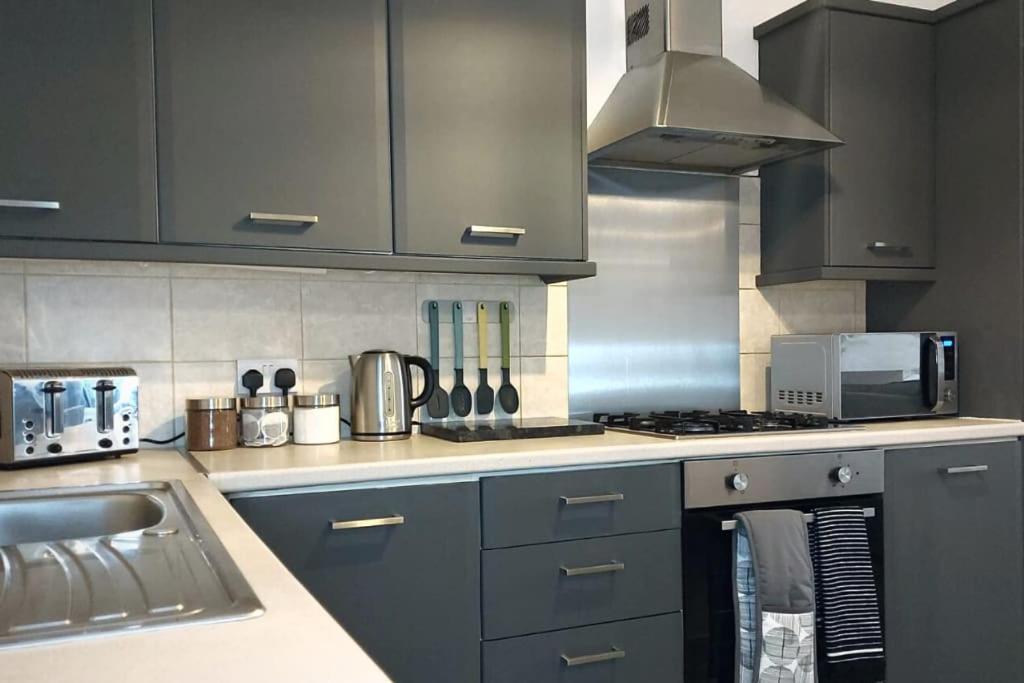 2 Bedroom City Centre Duplex Apt Престон Экстерьер фото