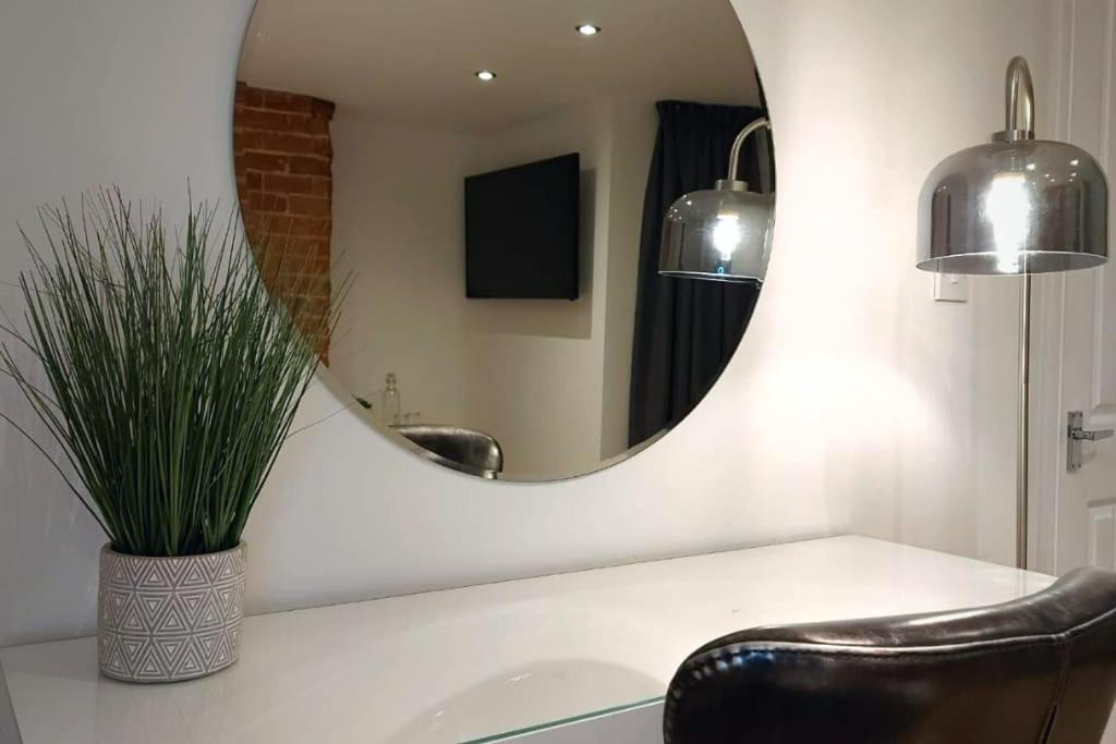 2 Bedroom City Centre Duplex Apt Престон Экстерьер фото