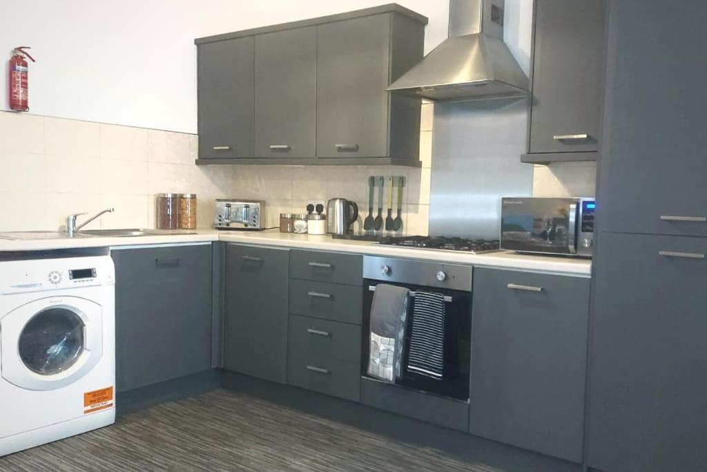 2 Bedroom City Centre Duplex Apt Престон Экстерьер фото